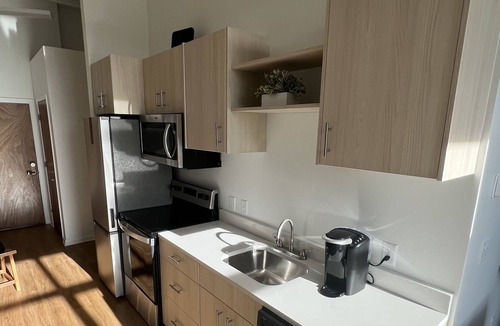 Jonesboro Apartment | Convenient loft with gated parking & 24/7 gym