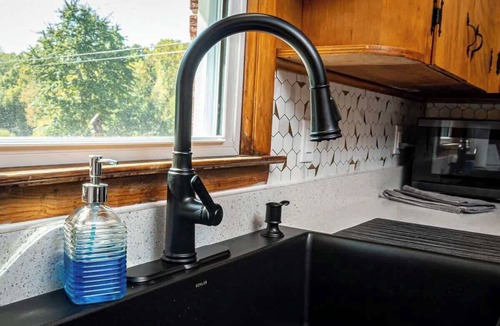Parsons House | Convenient Mid Century Sleeps 6 in Parsons, TN