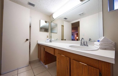 Moorings Hotel | Convenient Room for Families Near Parks and Mini Golf