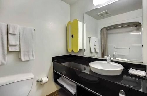 East Brunswick Hotel | Convenient Stay Near RWJ Hospital