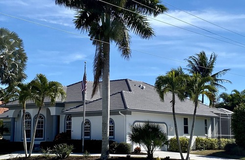 Marco Island House | Convenient walk to the Winterberry beach access & Marco Walk activities!