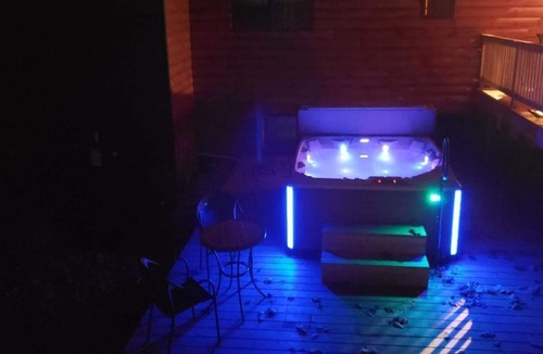 Hunter Ski Chalet | Conveniently Secluded, 1 Mile From Slopes and Festivals