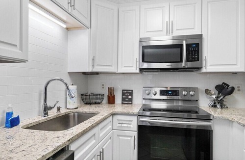 Conyers House | Conyers 2BR Retreat,Sleeps 4 Near Horse Park
