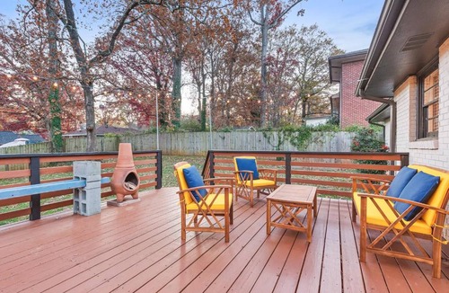 East Atlanta House | Cool East ATL Huge Fenced Yd-Fire pit King Bed