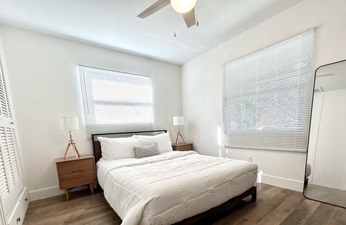 St. Petersburg House | Cool just remodeled coastal cottage close 2 BEACH & DT ST PETE - Weekly Discount