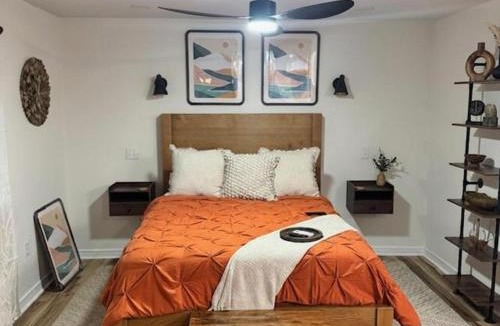 Ponce De Leon Hotel | Copper Creek-Cozy Couples Cabin