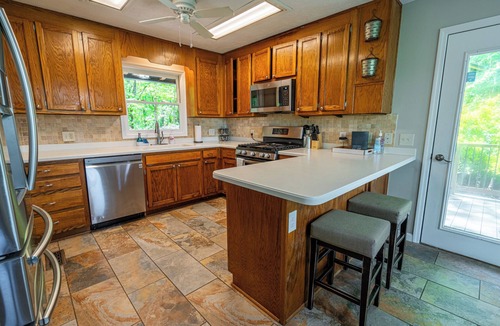 Dahlonega Cabin | Copper Ridge Getaway-Hot Tub/Fire Pit/Dog Friendly/2 - bedroom!