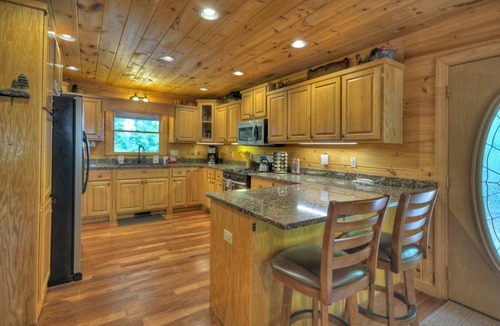 Raccoon Ridge Cabin | Copper Top | Hot Tub | MTN Views | Outdoor Fireplace