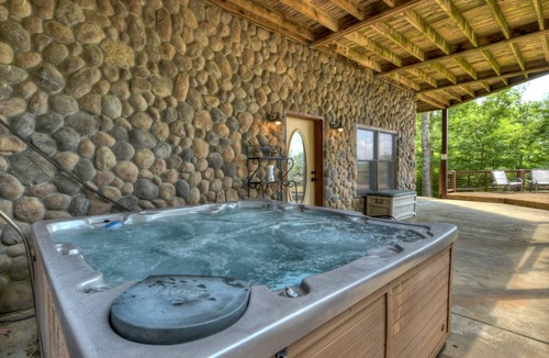 Raccoon Ridge Cabin | Copper Top | Hot Tub | MTN Views | Outdoor Fireplace