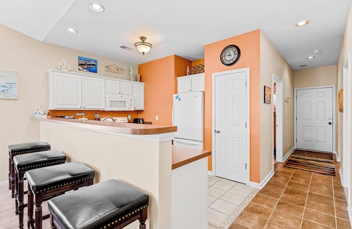 Sunset Beach Condo | Coral Reef Retreat: Dog Friendly w/Water Views