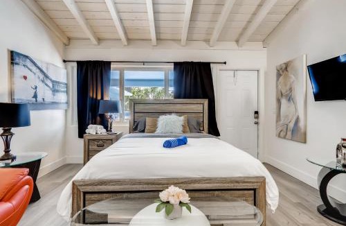 Singer Island Apartment | Coral Sands Boutique Lux Studio