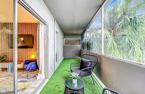 Lauderdale Harbours Condo | Cordova Arms by Rocketstay