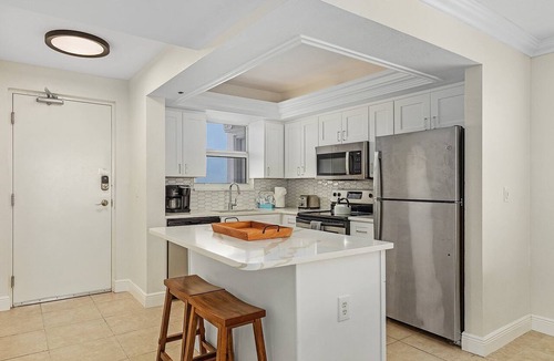 Fort Myers Beach Condo | Corner Unit Top Floor | Gulf Views, Beachfront & Walk to Dining
