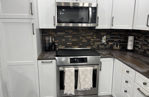 Clearwater House | Costal Clearwater Getaway Hot tub, Grill + Massage Mins to Clearwater Beach ☀️🌴