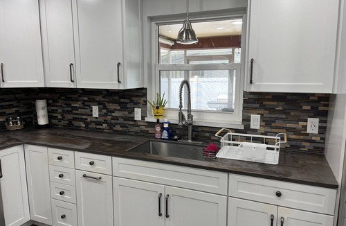 Clearwater House | Costal Clearwater Getaway Hot tub, Grill + Massage Mins to Clearwater Beach ☀️🌴