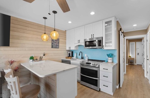 Folly Field Condo | Cottage by t' Sea - Couples Retreat - Oceanfront 1st Floor Unit - King Bd - A125
