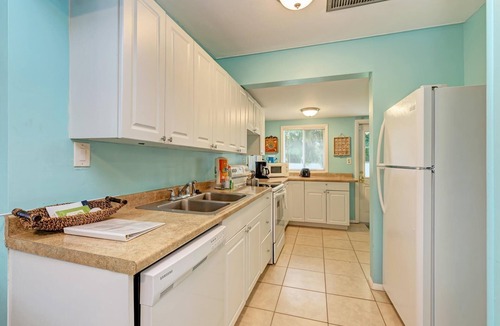 Bradenton Beach House | Cottage Haven-one Minute Walk To The Beach-private Yards-keyless Locks