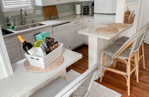 Pineapple Grove Arts District Cottage | Cottage in the Heart of Downtown Delray Beach! Walk everywhere!