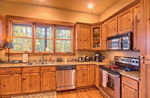 Cashes Valley Cabin | Cottage in the Woods Retreat