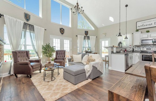 Arlington Cottage | Cottage on a Private Vineyard with Scenic Views and Hot Tub