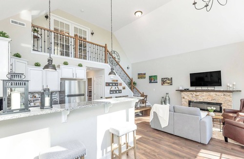Arlington Cottage | Cottage on a Private Vineyard with Scenic Views and Hot Tub