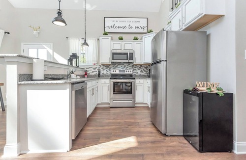 Arlington Cottage | Cottage on a Private Vineyard with Scenic Views and Hot Tub