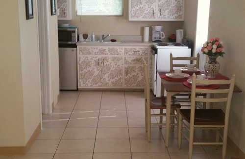 Laurel Cottage | Cottage within walking distance to Casey Key Beach