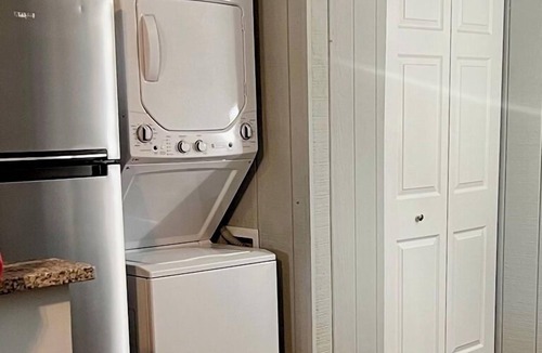Atlantic Beach House | Cottages @ Pearl Beach -Walk To Beach- Suite D