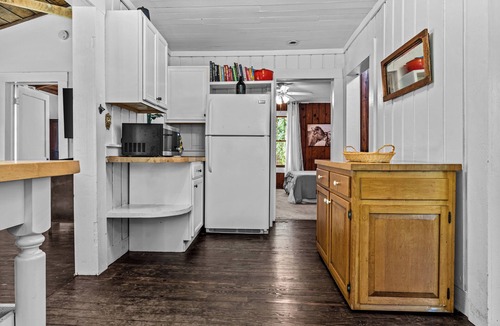 Farmington House | Country Cottage – Charming 2 BDR Close to Downtown, Just 12 Miles to Athens