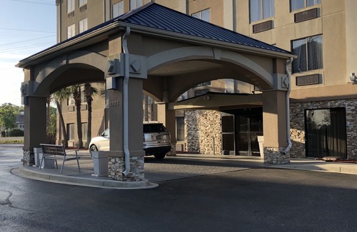 Garden City Hotel | Country Inn & Suites by Radisson, Murrells Inlet, SC