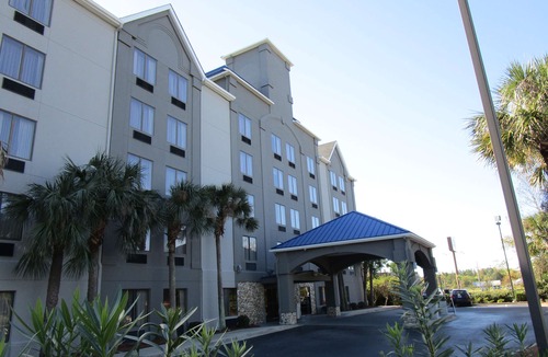 Garden City Hotel | Country Inn & Suites by Radisson, Murrells Inlet, SC