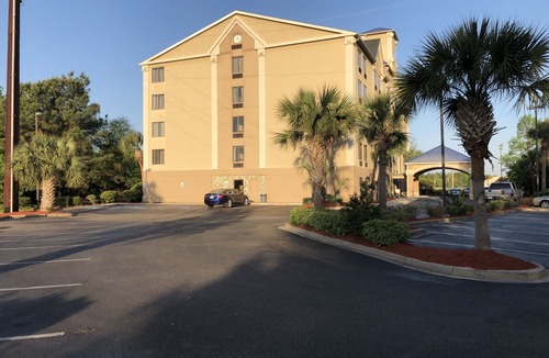Garden City Hotel | Country Inn & Suites by Radisson, Murrells Inlet, SC