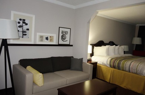 Commerce Hotel | Country Inn & Suites by Radisson