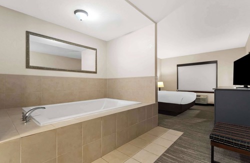 Macon Hotel | Country Inn & Suites by Radisson, Macon North, GA