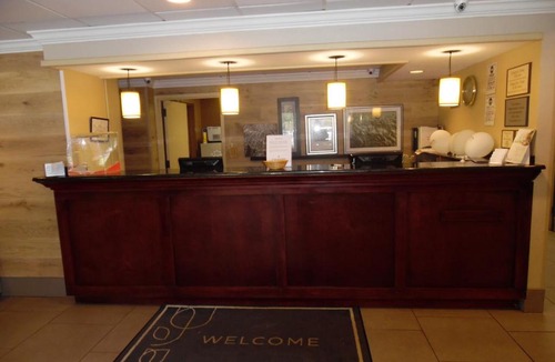 Baymeadows Hotel | Country Inn & Suites by Radisson, Jacksonville I-95 South, FL