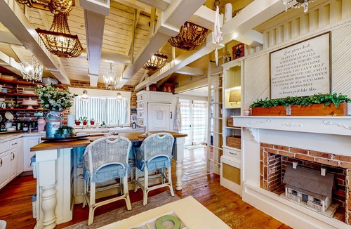 Buckingham Cottage | Countryside cottage with firepit, garden views, French-country decor, & hammock