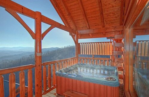 Sevierville Cabin | Couples Dream Getaway! Unobstructed Views of the Smoky Mountains National Park!