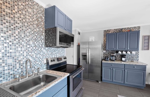 Folly Field Condo | Couples Retreat with Modern Vibes. Ocean Views from Balcony. King Bed - C353