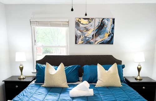 Enderly Park House | Couples Retreat - Minutes from Airport & Uptown