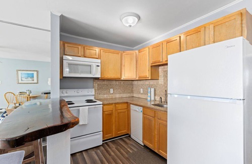 Leeds Point Condo | Couples retreat + Pets OK! Center of Town: Unit #2