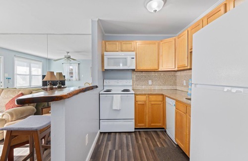 Leeds Point Condo | Couples retreat + Pets OK! Center of Town: Unit #2