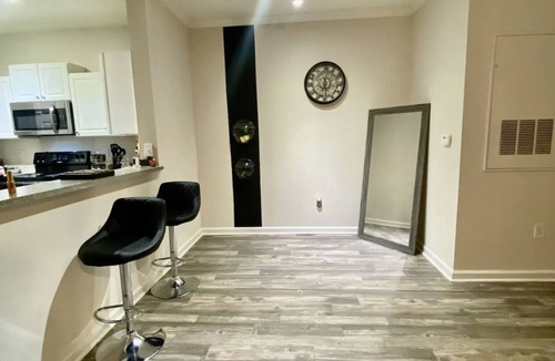 Greenbriar Apartment | Couples Staycation