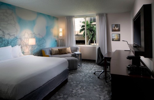Downtown Hotel | Courtyard by Marriott Miami Dadeland