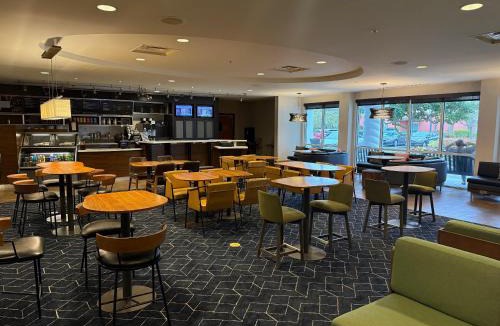 Biggar Hotel | Courtyard Fort Myers at I-75 and Gulf Coast Town Center