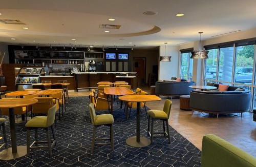 Biggar Hotel | Courtyard Fort Myers at I-75 and Gulf Coast Town Center