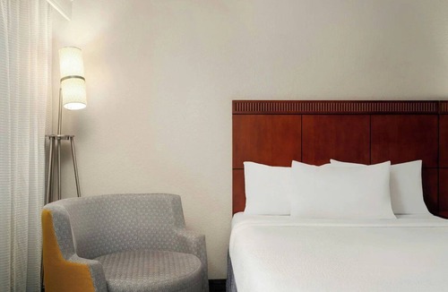 Salisbury Hotel | Courtyard Salisbury | 2 Queens | Near Salisbury U, TidalHealth, Pool Fun