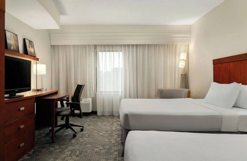 Salisbury Hotel | Courtyard Salisbury | 2 Queens | Salisbury U, TidalHealth, Calm Base | 2 Units