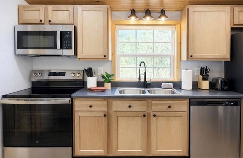 Pelham House | Cove Sweet Cove - 3BR + 2BR Near the Caverns!