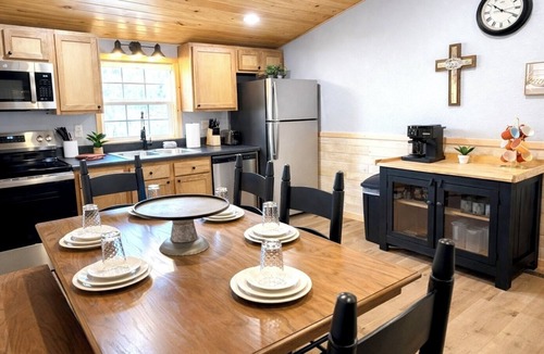 Pelham House | Cove Sweet Cove - 3BR + 2BR Near the Caverns!