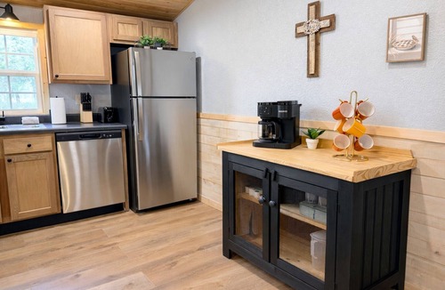 Pelham House | Cove Sweet Cove - 3BR + 2BR Near the Caverns!